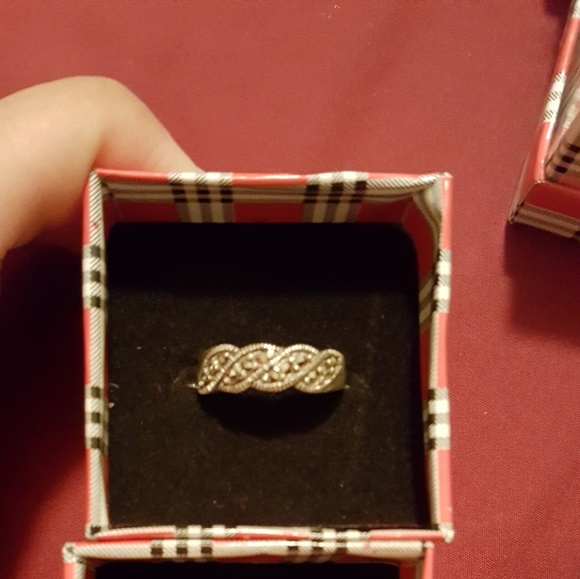 Sterling Silver Marcasite Ring - Picture 1 of 3